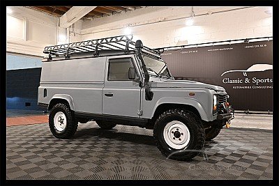 Land Rover Defender 110 2.4 TD4 Van 